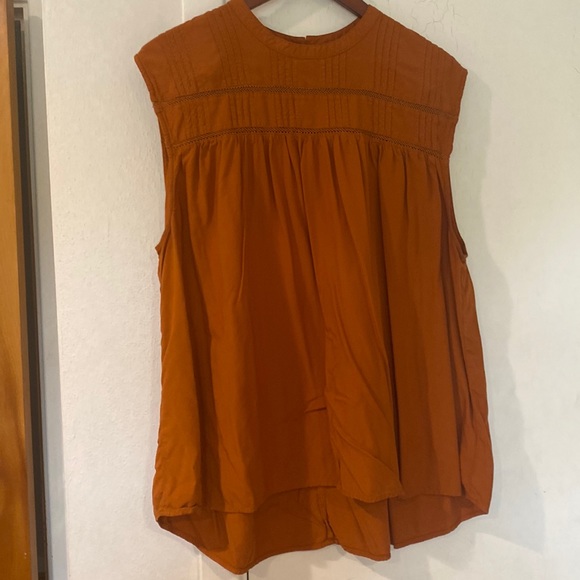 Old Navy tank top with neck detailing (size XXL) - Picture 1 of 3